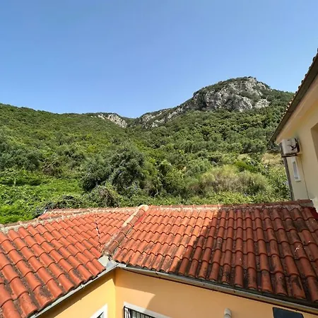 Lithino - 5min From The Apartament